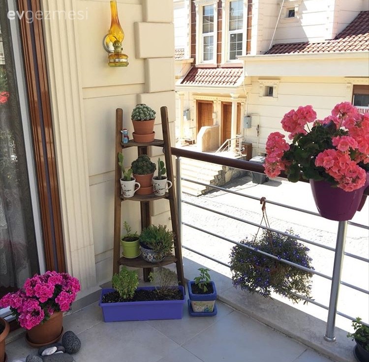 Selda hanımın odağında sıcaklık olan keyifli evi..