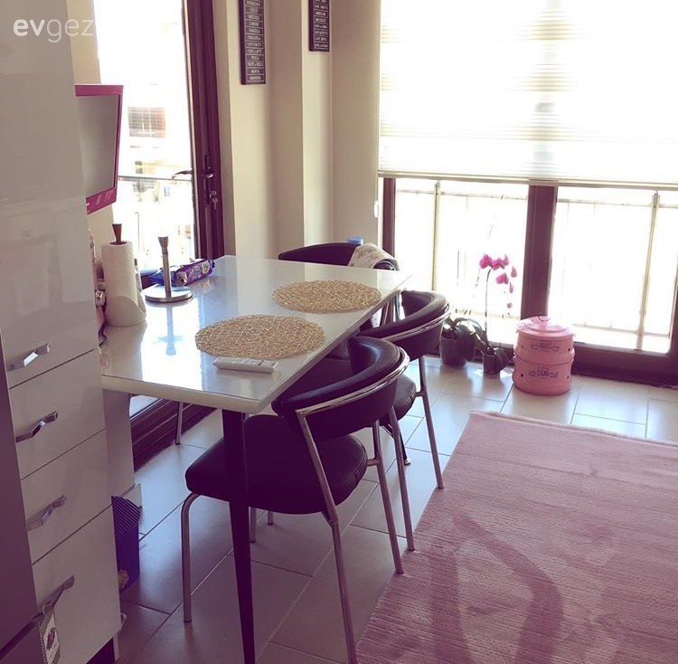 Modern stile canlı dokunuşlar.. Gizem hanımın tatlı mı tatlı evi.