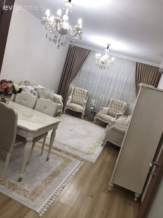 Klasik stile sade renk ve desenler. Dilara hanımın salonu.