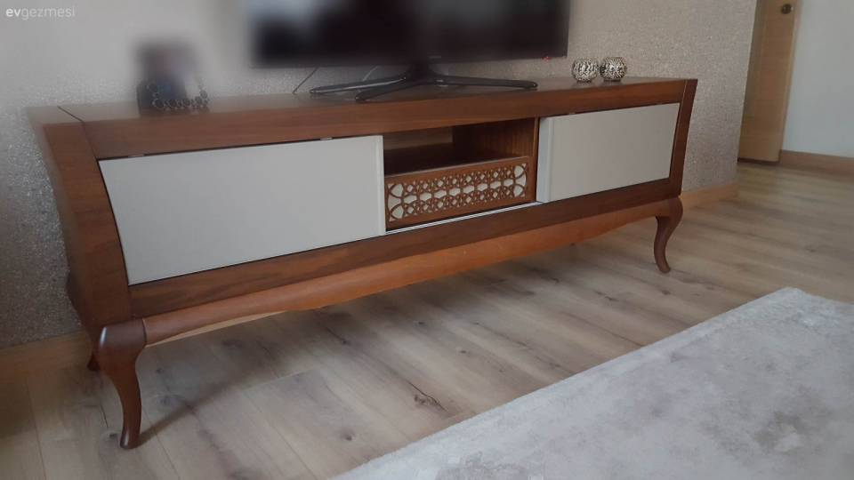 Sade, şık çizgide bir dekor.. Gülden hanımın evi, yeni karelerle..