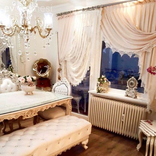 Heykelimsi mobilyalarla Nesrin hanımın antik stil evi..