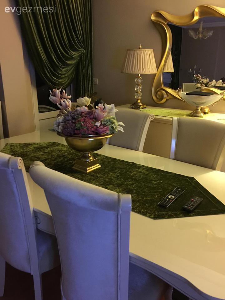 Nurdan hanımın sıradanın dışında renklere sahip, klasik stil evi..