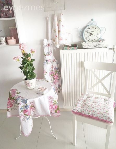 Nazmiye hanımın her köşesi özenilmiş, country stil, cıvıl cıvıl evi..
