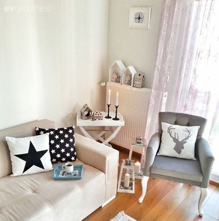 Serra hanımın bol el emeği dekoratif obje ile sıcak dekoru..