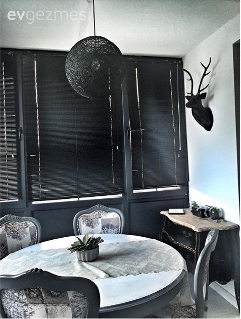 Doğal ton ve malzemelerle stil sahibi ve konforlu bir ev