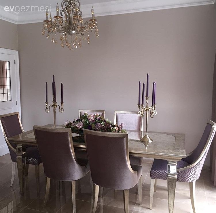 Roza Türkan hanımın antik altın ve mor renklerde klasik stil evi..