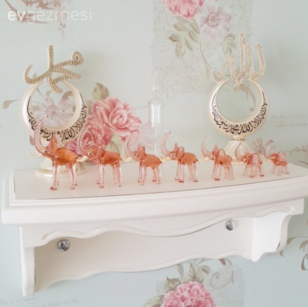 Beyhan hanımın pastel pembe, mavi ve yeşillerle country stil evi.