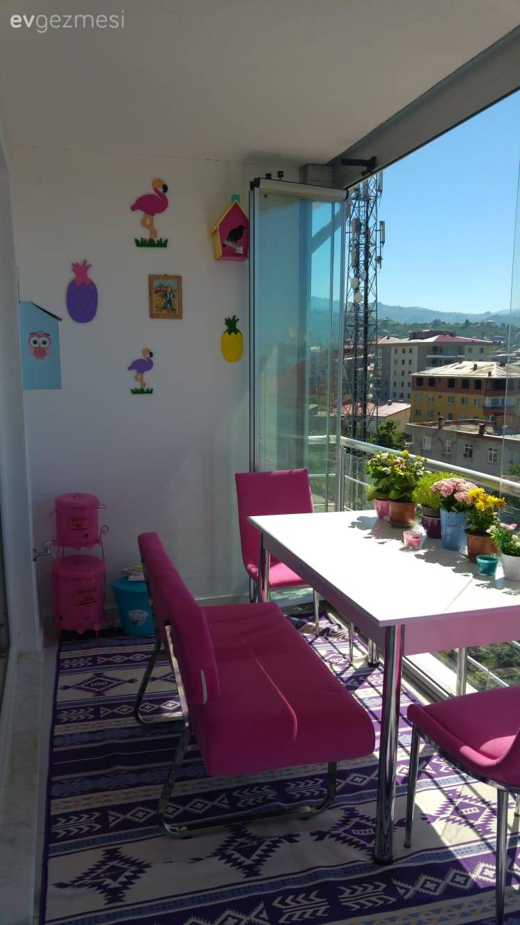 Bu Evin Dekorunun Odağında Sofistike Renkler, Göz Alıcı Aksesuarlar Var