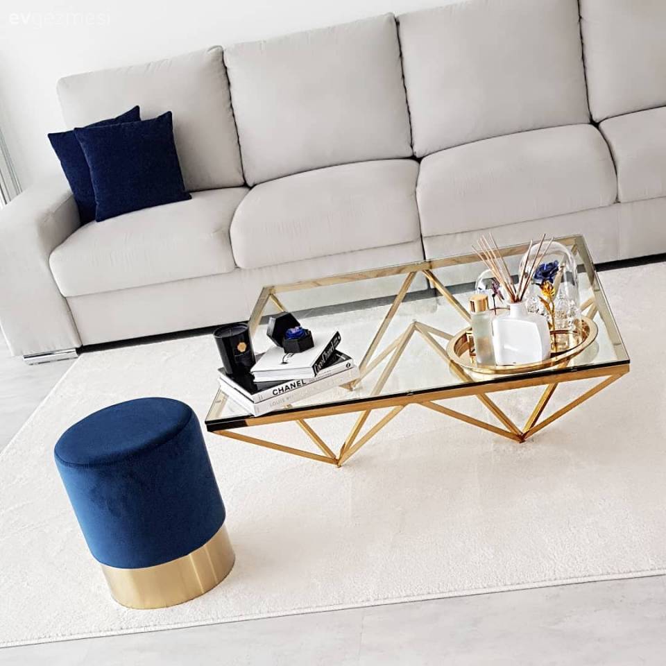 Sade ve çarpıcı bir dekor. Hayel hanımın evinden..