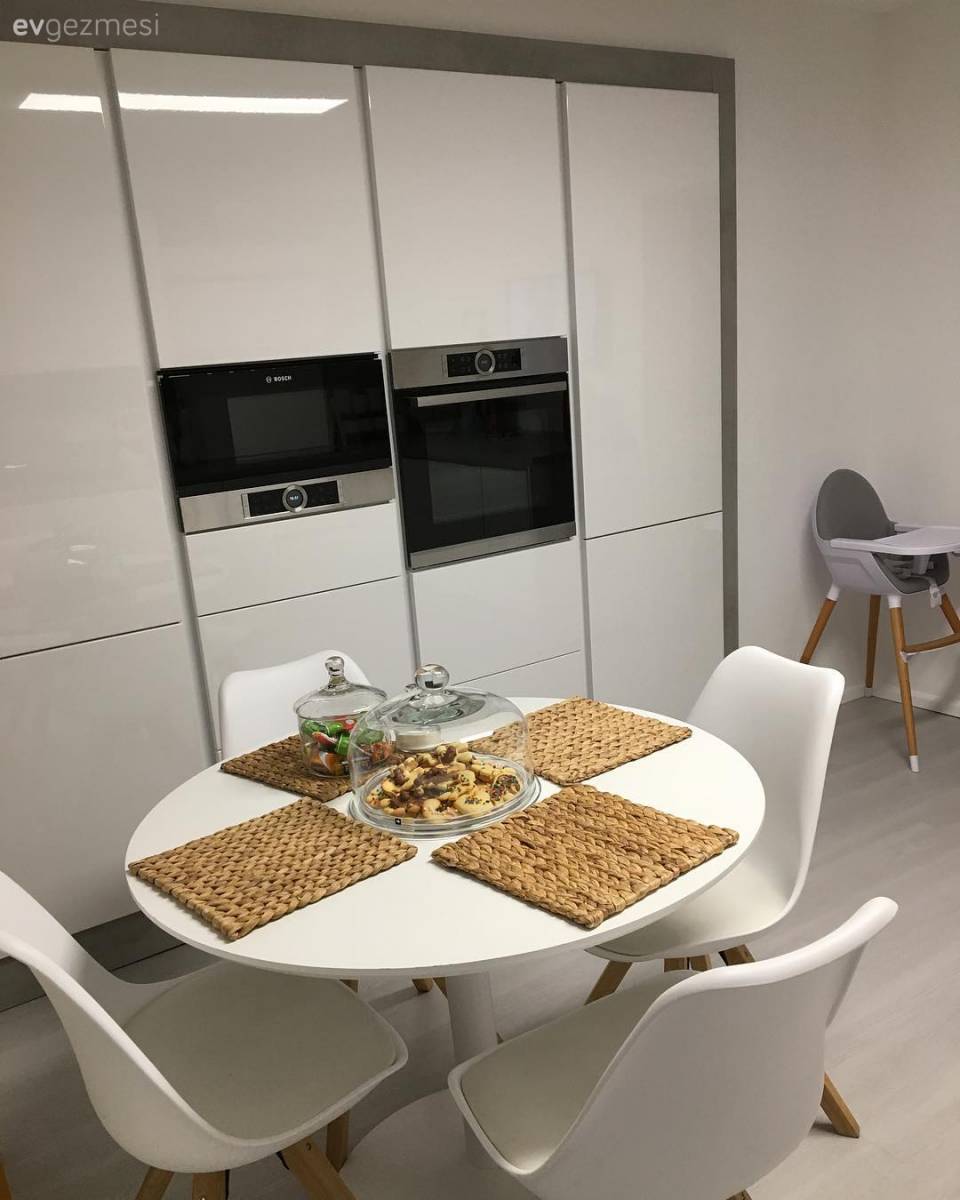 Modern stile rustik esintiler. Stil sahibi ve özgün bir ev.