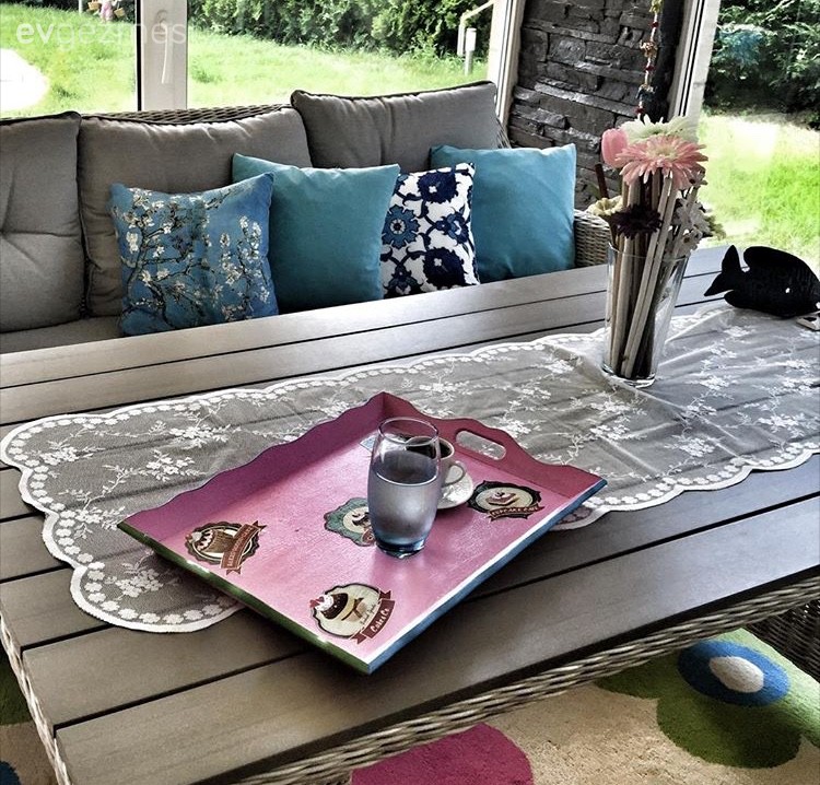 Beyazın zerafetinin siyahın asaletiyle tamamlandığı, çok şık bir ev.