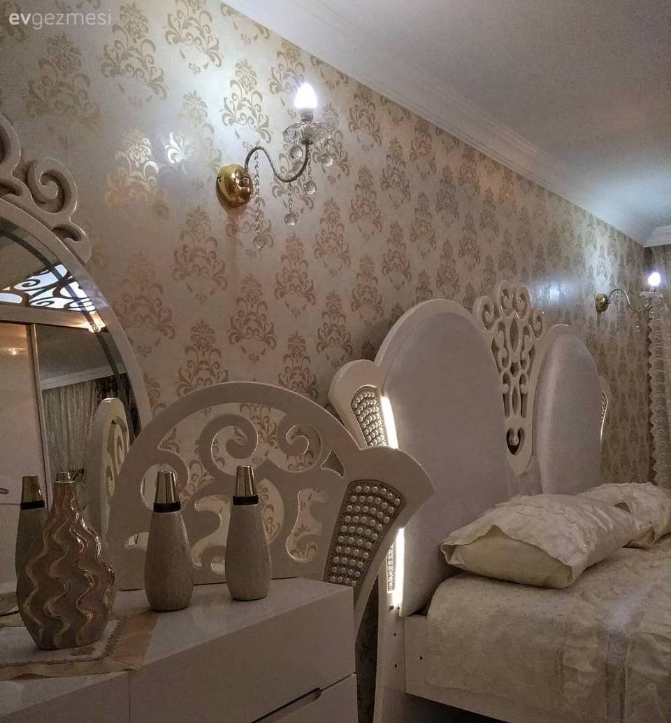 Bu göz alıcı evin dekoru klasiğe modern bir yorum getiriyor. 