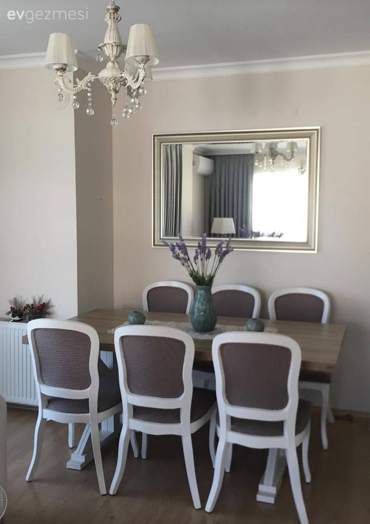 Dışarıdan seyretmelik değil, içinde keyifle yaşamalık bir salon. Serpil hanımın salonu..