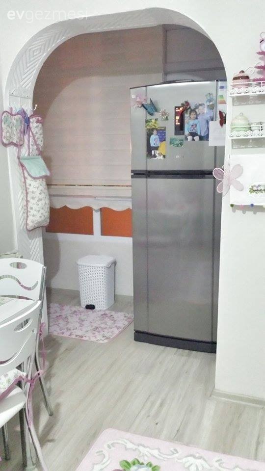 Neslihan hanım bol floral desenle zarif ve iç açıcı evi..