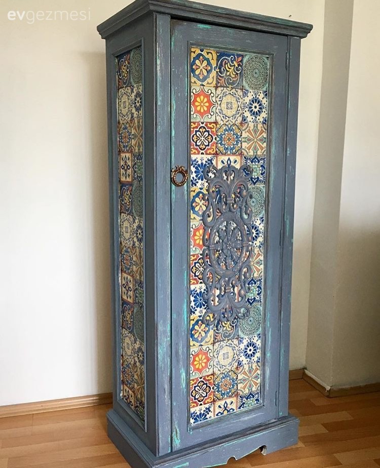 Akdeniz stile dönüşüm: Şule hanımın yeni vitrin ve konsol çalışmaları.