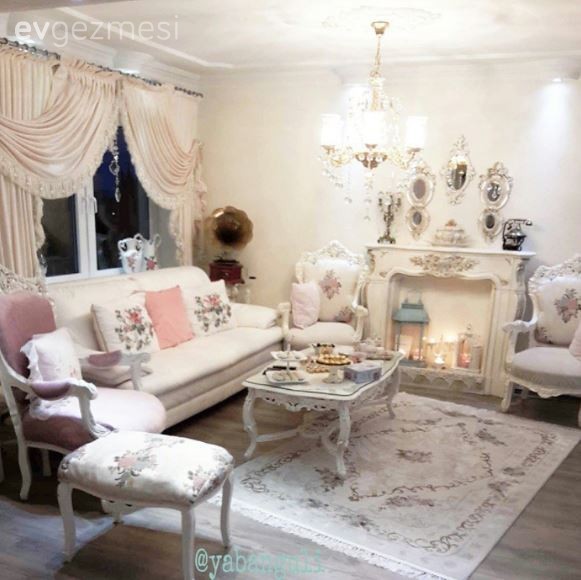Heykelimsi mobilyalarla Nesrin hanımın antik stil evi..