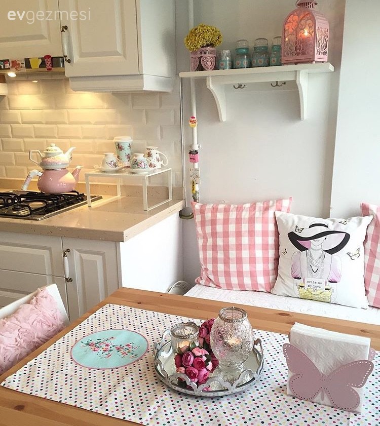 Özlem hanımın sadece kapak ve tezgah arası değişimiyle yepyeni mutfağı