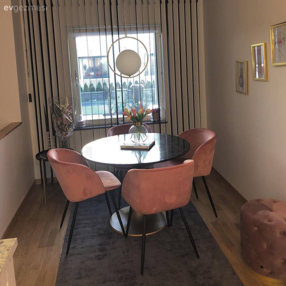 Bu Evde Modern Stil Feminen Bir Çehre Kazanmış