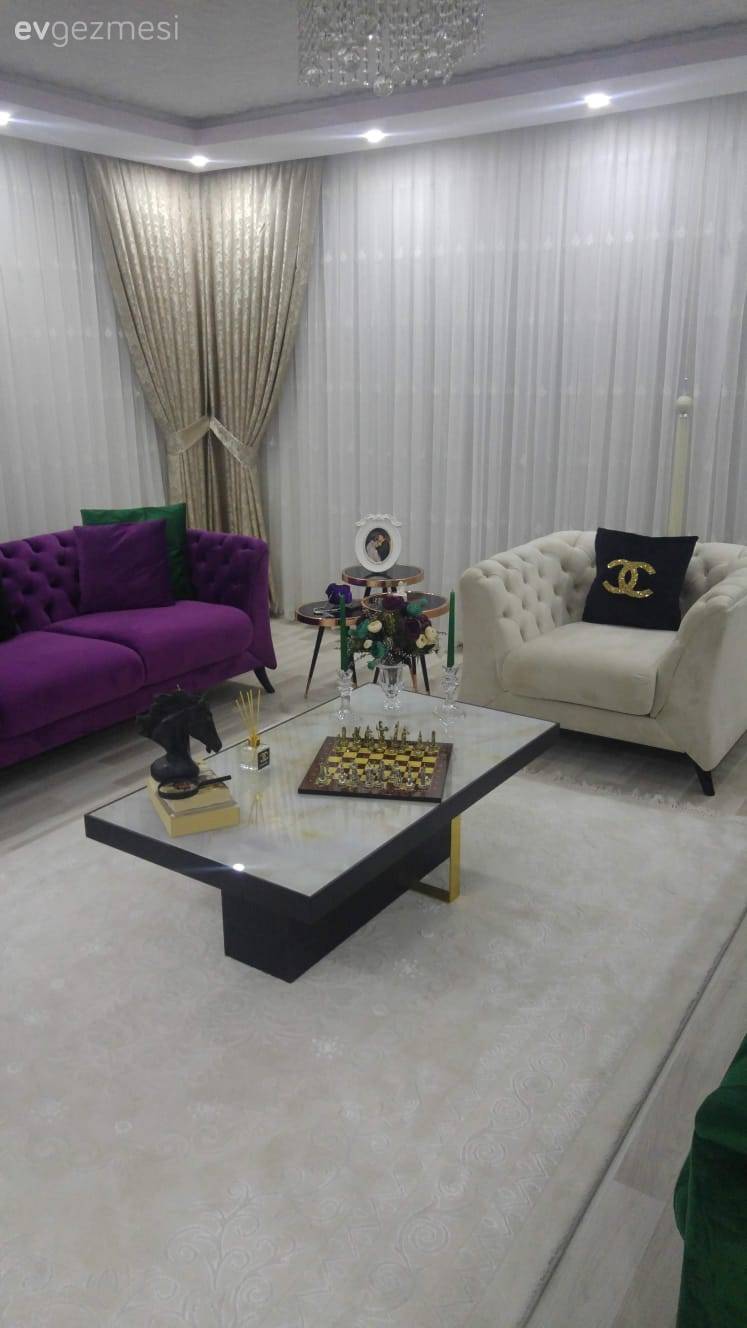 Bu Evin Dekorunun Odağında Sofistike Renkler, Göz Alıcı Aksesuarlar Var