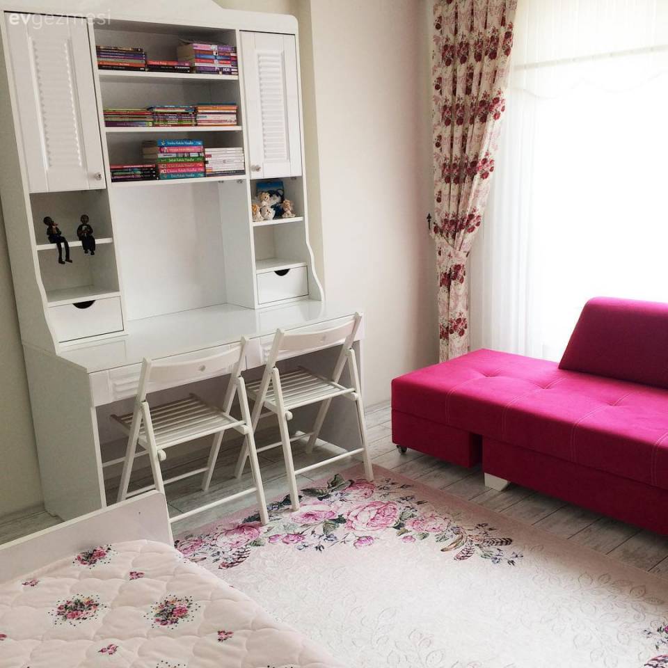 Cıvıl cıvıl renkler, romantik desenler. Özlem hanımın yeni evinden..