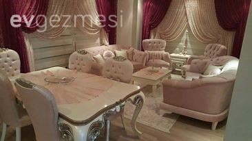 Senem hanımın klasik stilde gösterişli salonu..