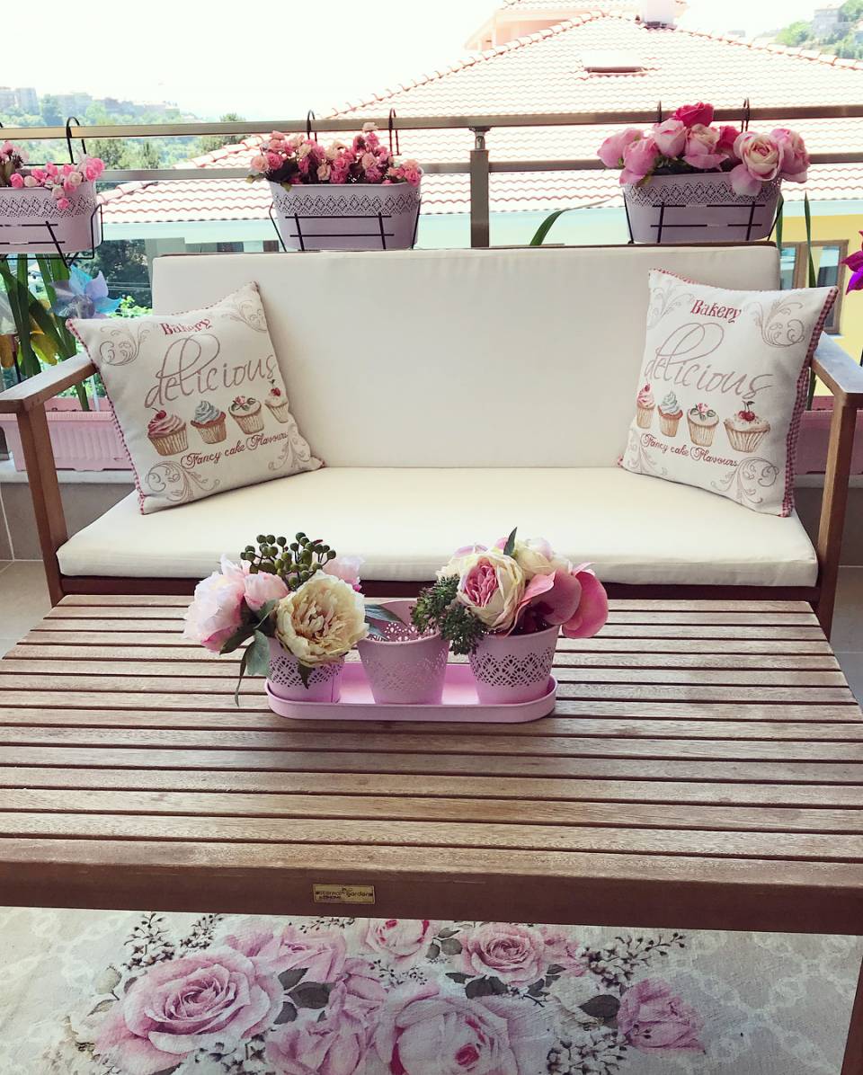 Pastellerin hakimiyetinde feminen ve şık bir dekor.. Pınar hanımın çiçekler açan evi.