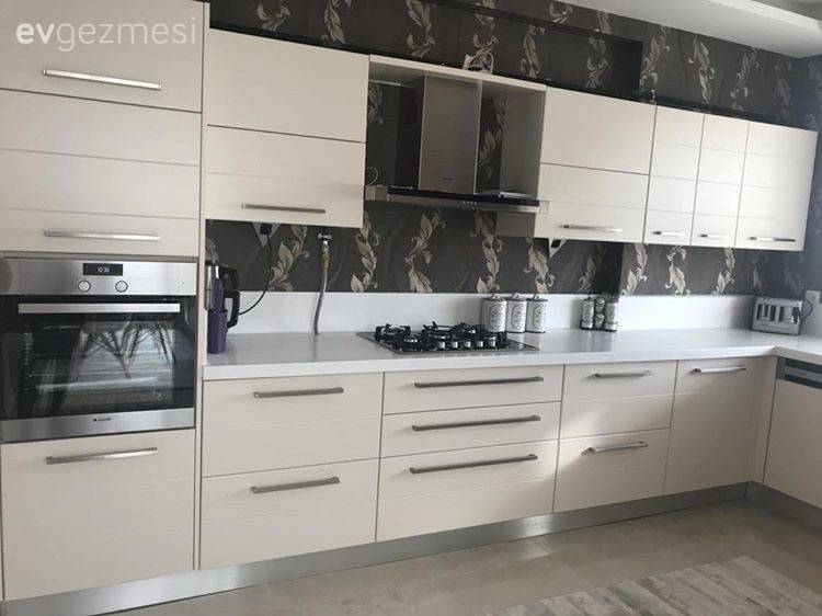 Modern stile kişilik katılmış bir dekor. Hatice hanımın evi..