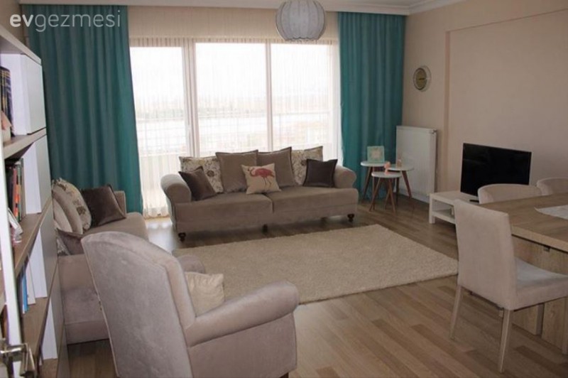 Çiğdem hanımın toprak tonlarla huzur dolu bir görünüm yakaladığı evi..