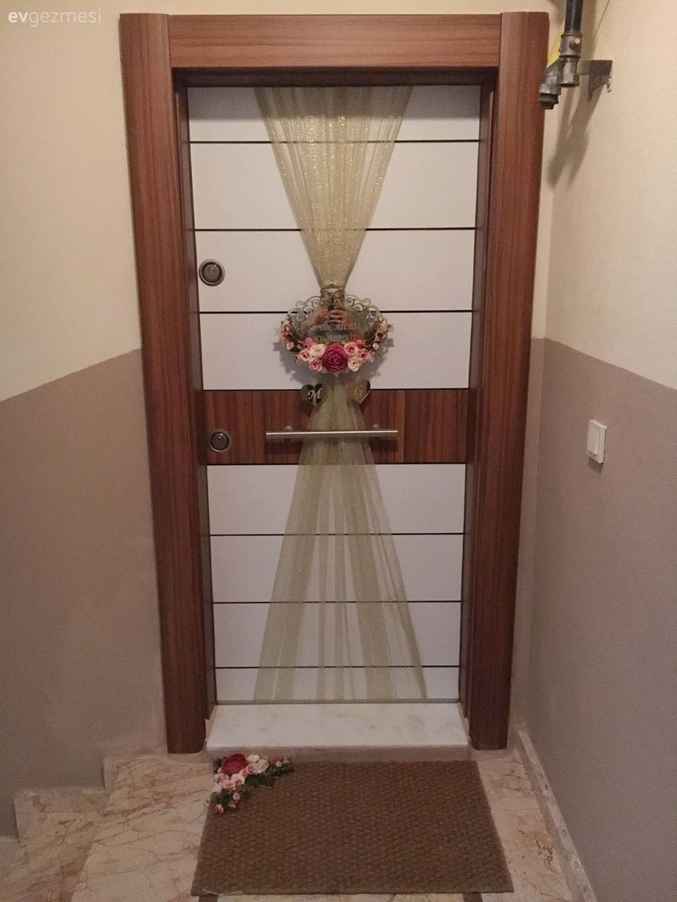 Bu göz alıcı İzmir evinin her detayı, mükemmeliyetçi ev sahiplerini ele veriyor.