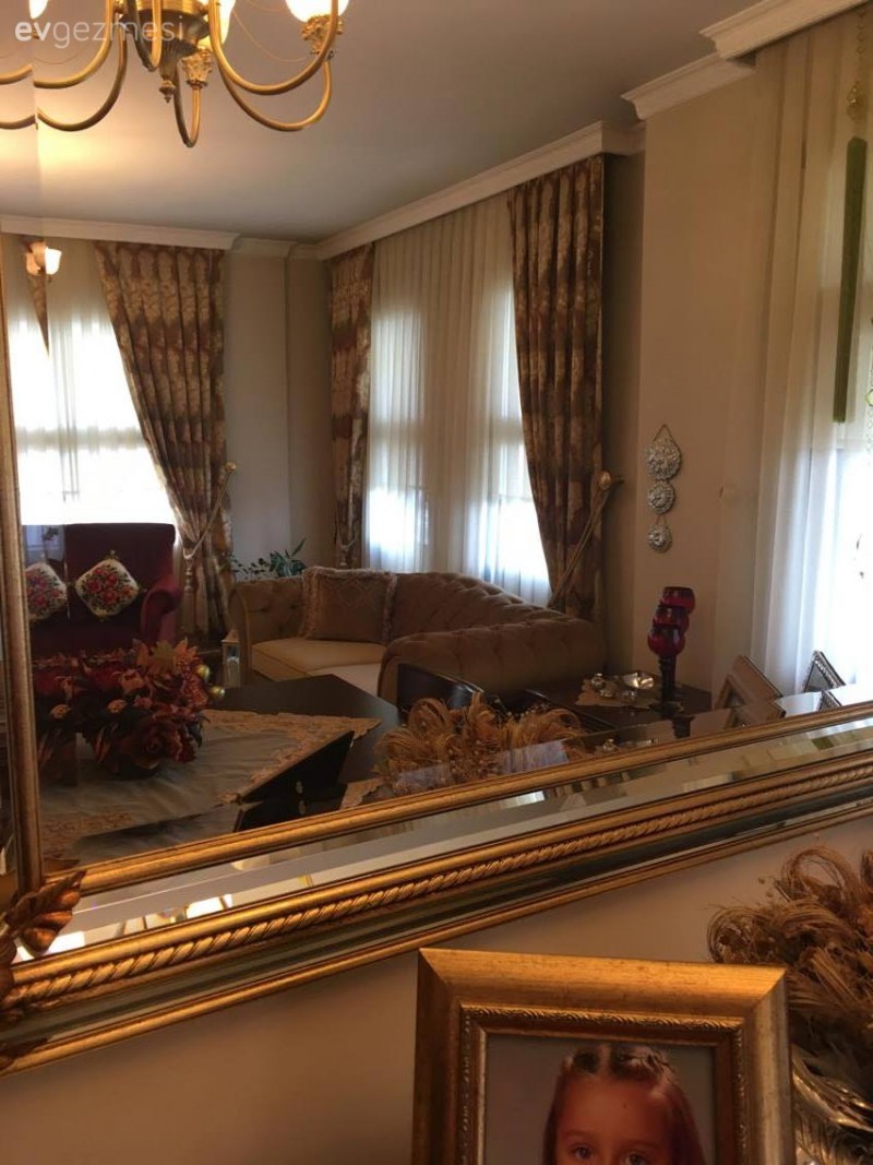 Klasik stilin zamansız şıklığı, sıcak renklerle bir arada..