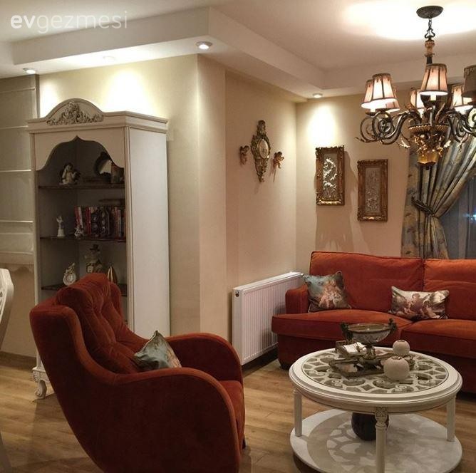 İnce hatlı mobilyalar ve nostaljik dekorlarla Çiler hanımın evi..
