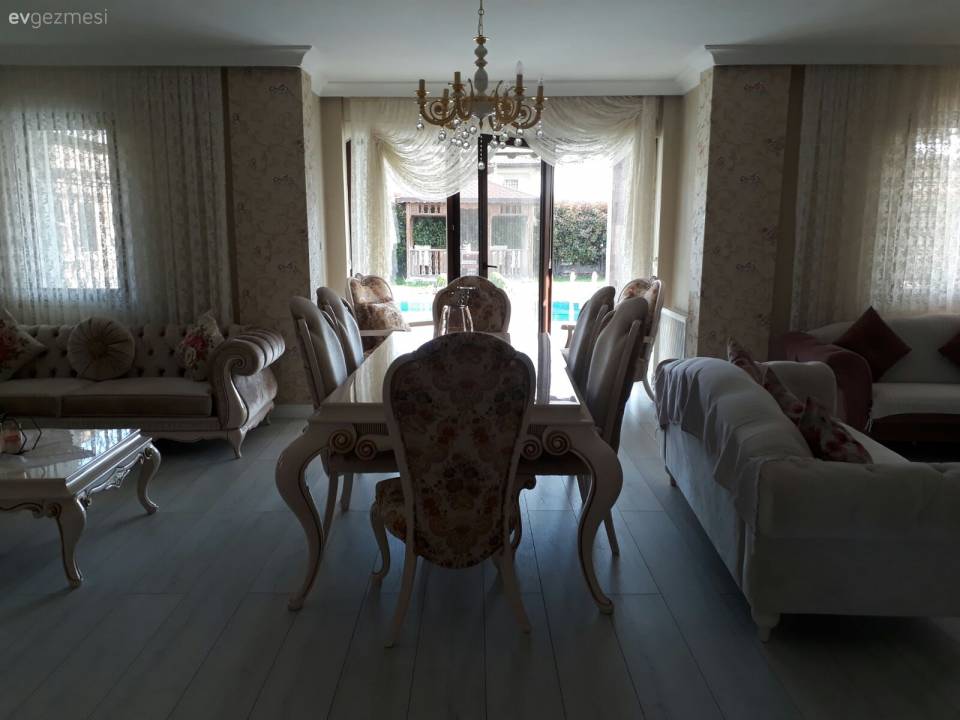 Gülhan hanımın yeşil manzarasını doğallık ve nostalji ile buluşturduğu evi..