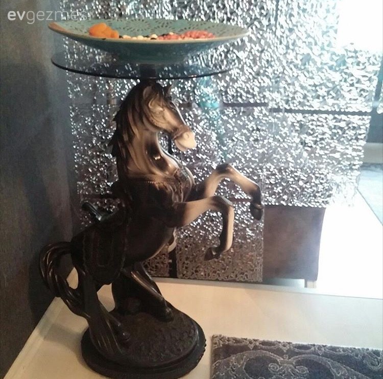 Melike hanımın serin tonlarda modern ve stil sahibi evi..