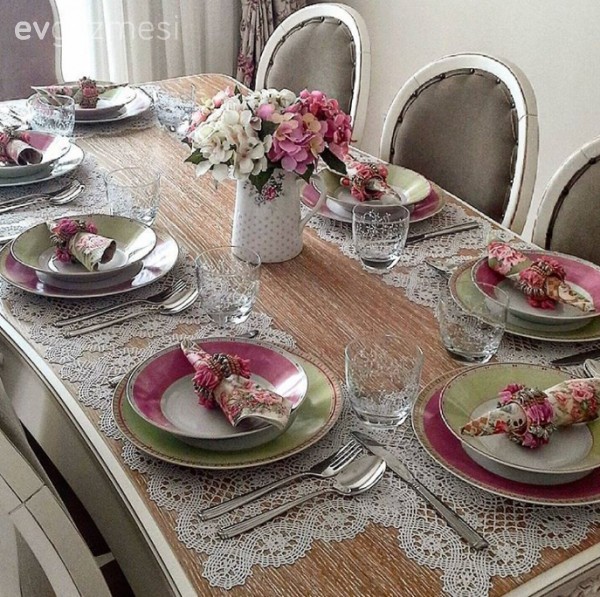 Bol emek, örgü ve nakış dekorlarla Yıldız hanımın pastel evi..
