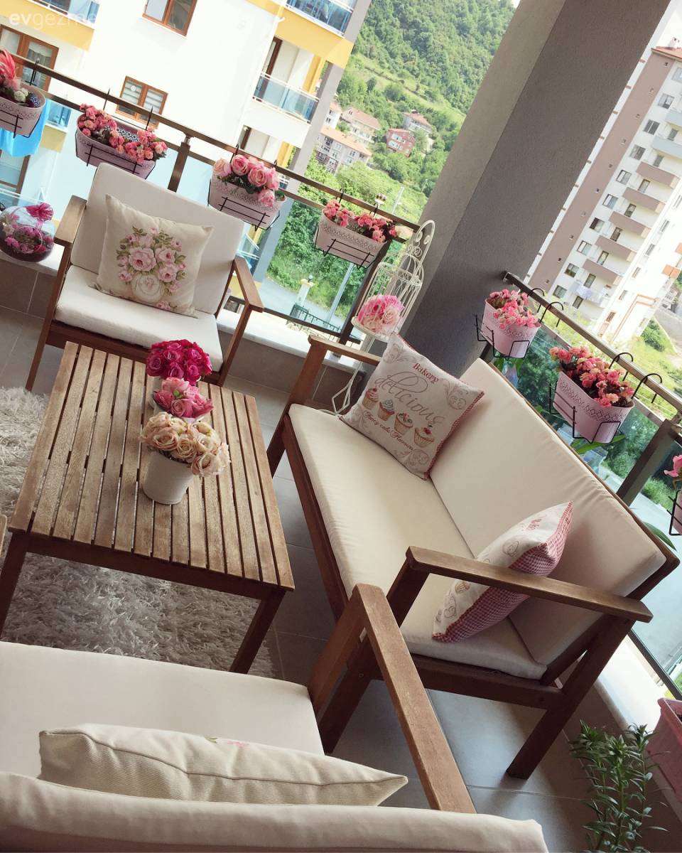 Pastellerin hakimiyetinde feminen ve şık bir dekor.. Pınar hanımın çiçekler açan evi.