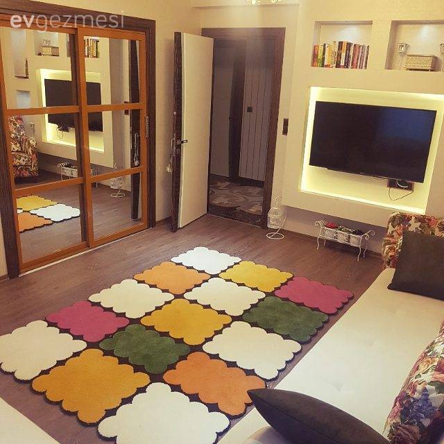 Dikkat çekici halılarla özgün ve şık. Banu hanımın evi.