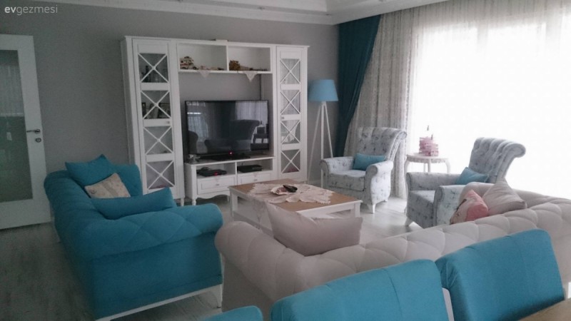 Betül hanımın mavi ve beyaz hakimiyetinde zarif ve dingin, harika evi.