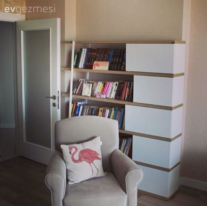 Çiğdem hanımın toprak tonlarla huzur dolu bir görünüm yakaladığı evi..