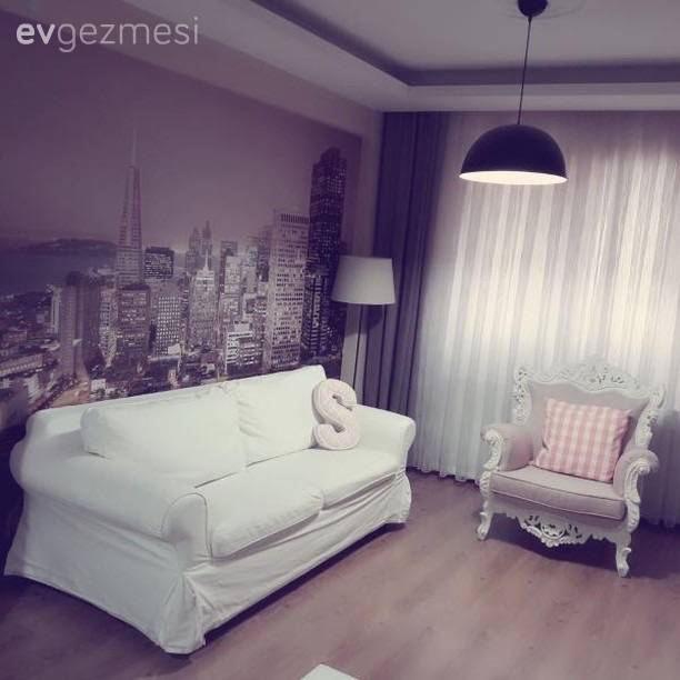 Yenilenen nostaljik koltuk ile özgün bir dekor. Gözde hanımın salonu..