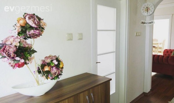 Her odasında farklı bir stille, çok zevkli döşenmiş sıcacık bir ev..