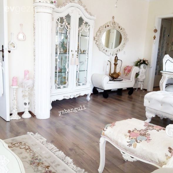 Heykelimsi mobilyalarla Nesrin hanımın antik stil evi..