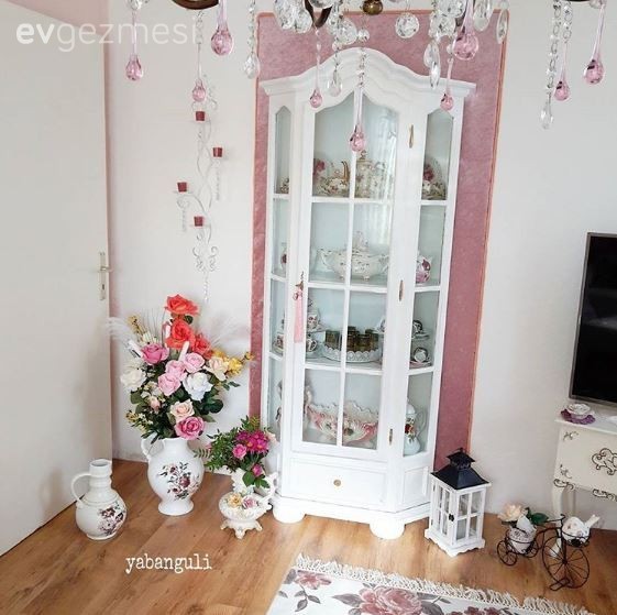 Heykelimsi mobilyalarla Nesrin hanımın antik stil evi..