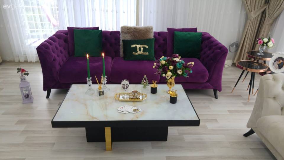 Bu Evin Dekorunun Odağında Sofistike Renkler, Göz Alıcı Aksesuarlar Var