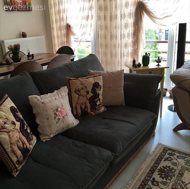 Selda hanımın odağında sıcaklık olan keyifli evi..