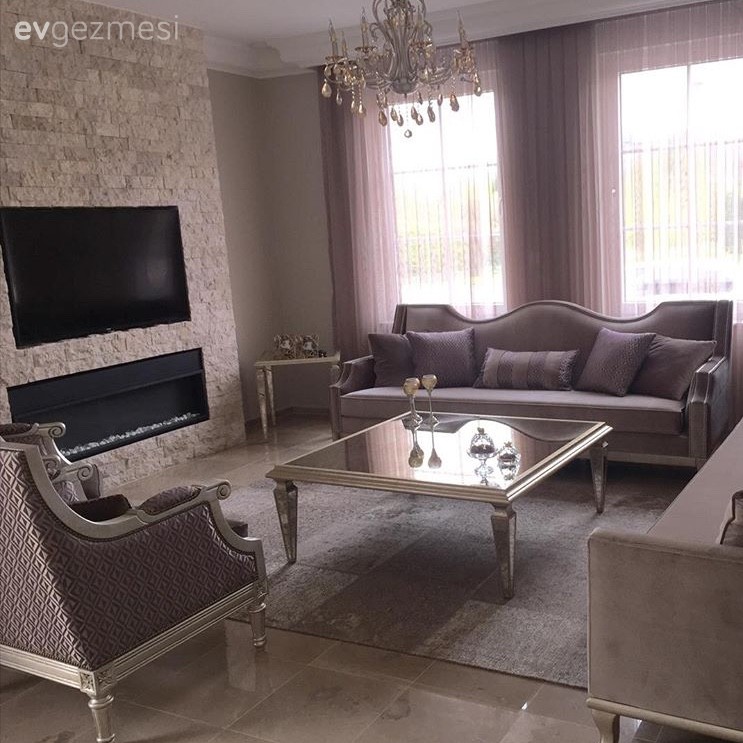 Roza Türkan hanımın antik altın ve mor renklerde klasik stil evi..