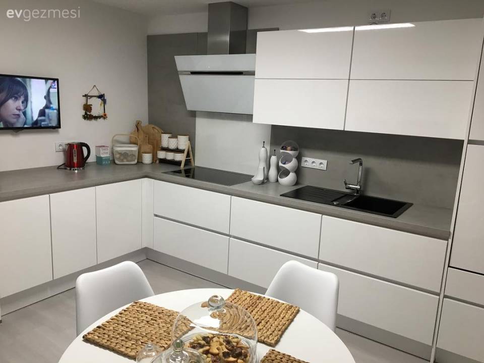 Modern stile rustik esintiler. Stil sahibi ve özgün bir ev.