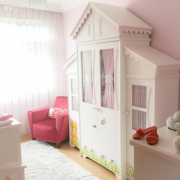 Hilal hanımın az eşya, bol ışıkla zarif ve iç açıcı evi, yeni karelerle..
