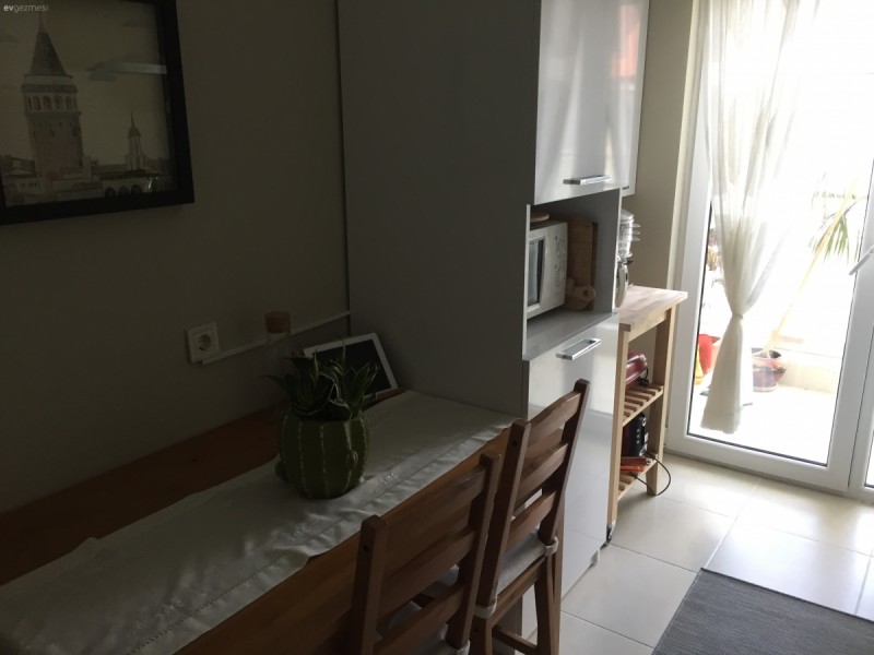 Dar mutfağımda ekstra dolap yaptırdım. Kullanışlı oldu.