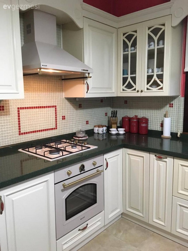 Klasik stilin zamansız şıklığı, sıcak renklerle bir arada..