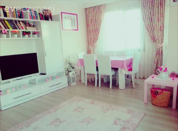 Duygu hanımın yumuşak tonlarda zarif ve tatlı evi..